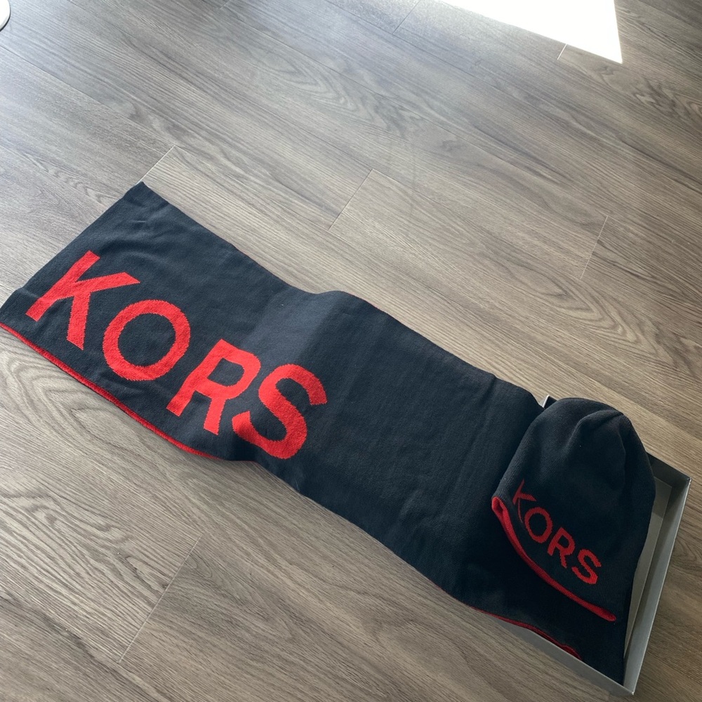 Women Michael Kors Navy Blue/Red Scarf and Glove Set